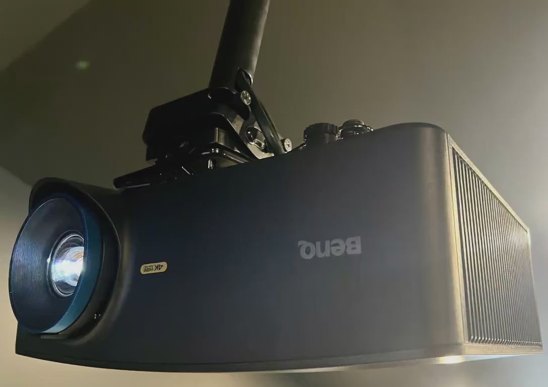 Load video: BenQ LK936ST 4K short-throw laser projector rotating as its light beam illuminates a golf simulator.